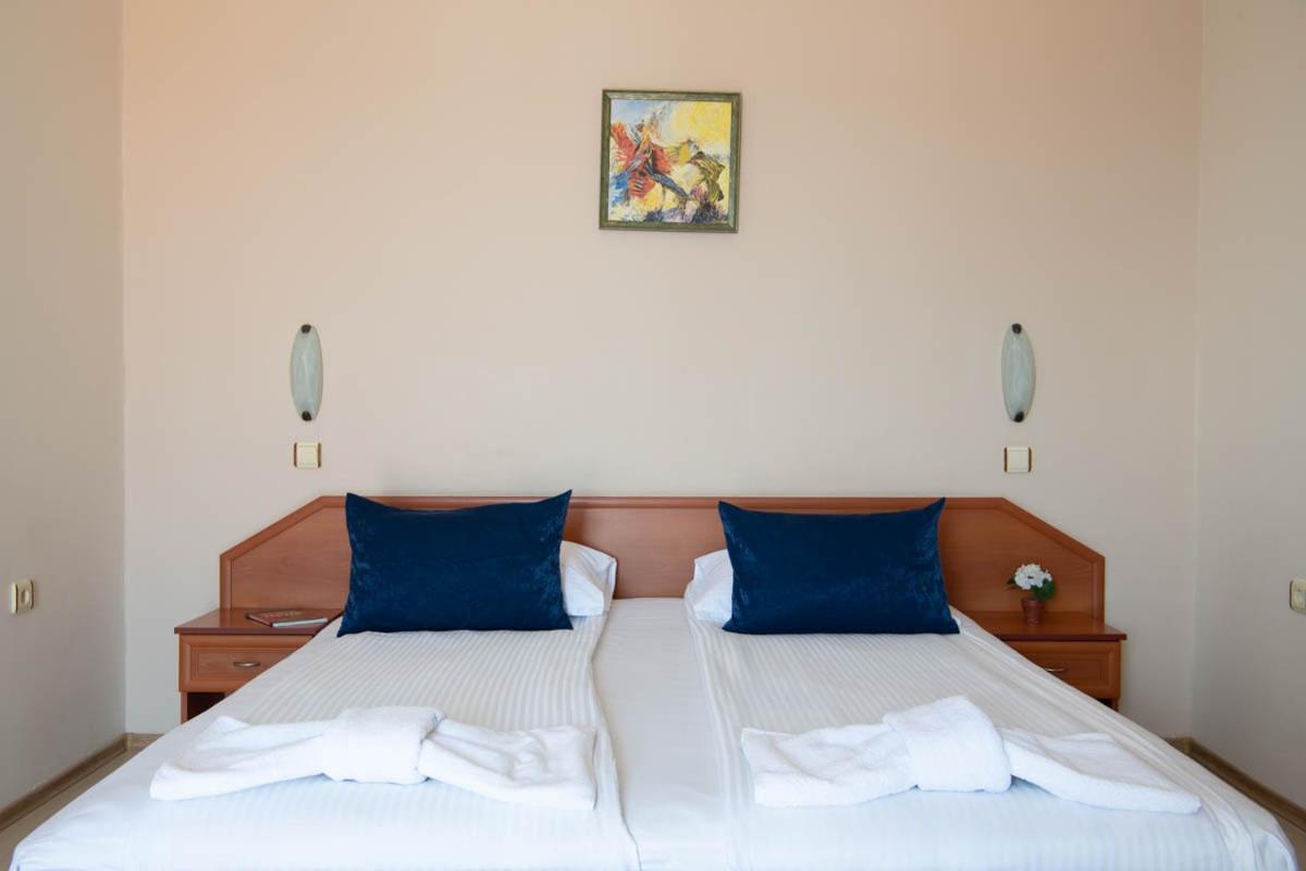 Amon Ra Family Hotel 3*